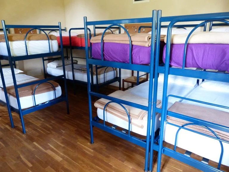 beds, youth hostel, bunk beds-182965.jpg